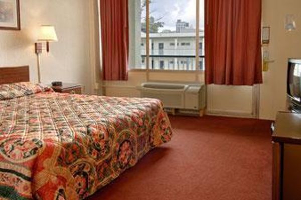 SUPER 8 MOTEL - ERIE DOWNTOWN (Erie)